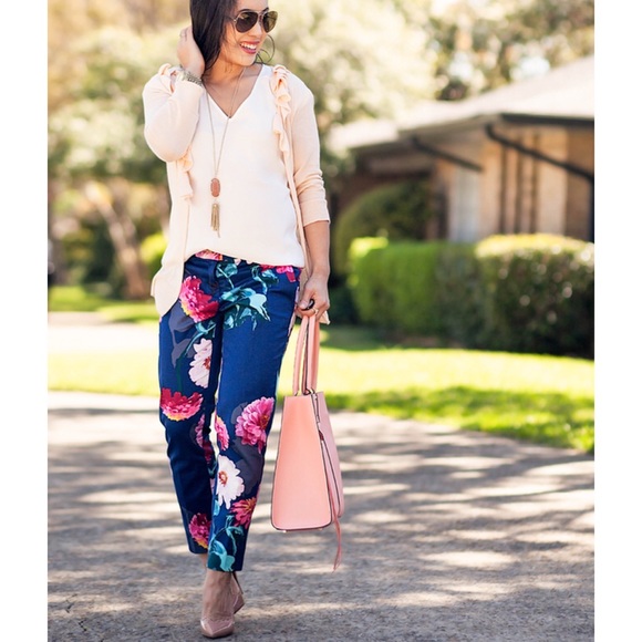 Banana Republic Pants - {Banana Republic} Floral Print Avery Fit Crop Pant Banana Republic Pants - {Banana Republic} Floral Print Avery Fit Crop Pant